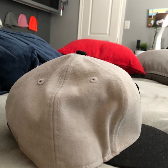 Pittsburgh Fitted Cap - Picture 3 of 3